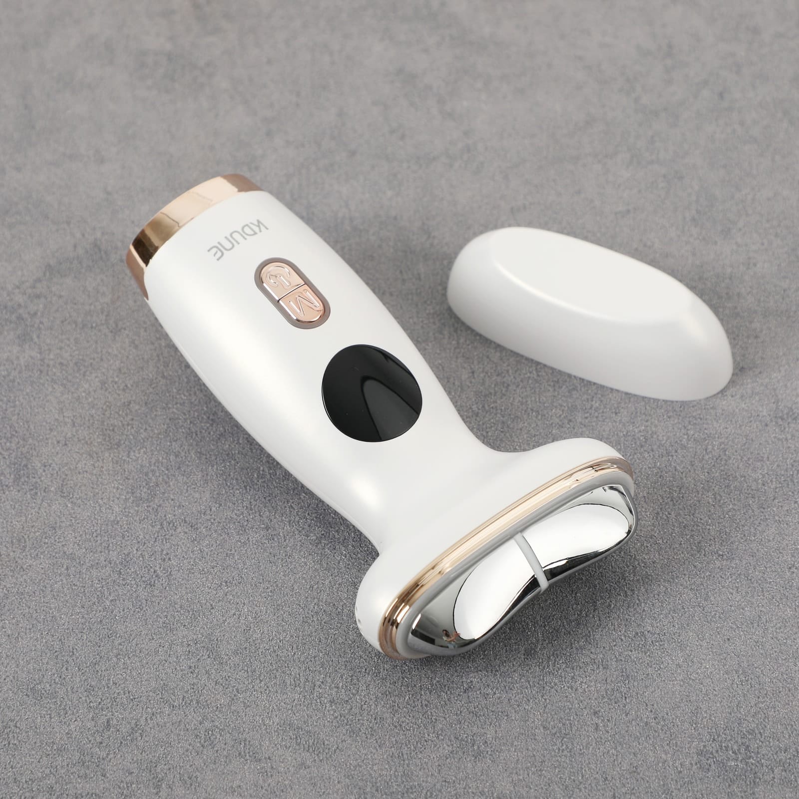 Step 5 — Wipe the head with a soft cloth and let it dry before charging.